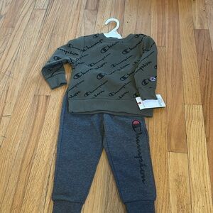 Champion sweatsuit outfit